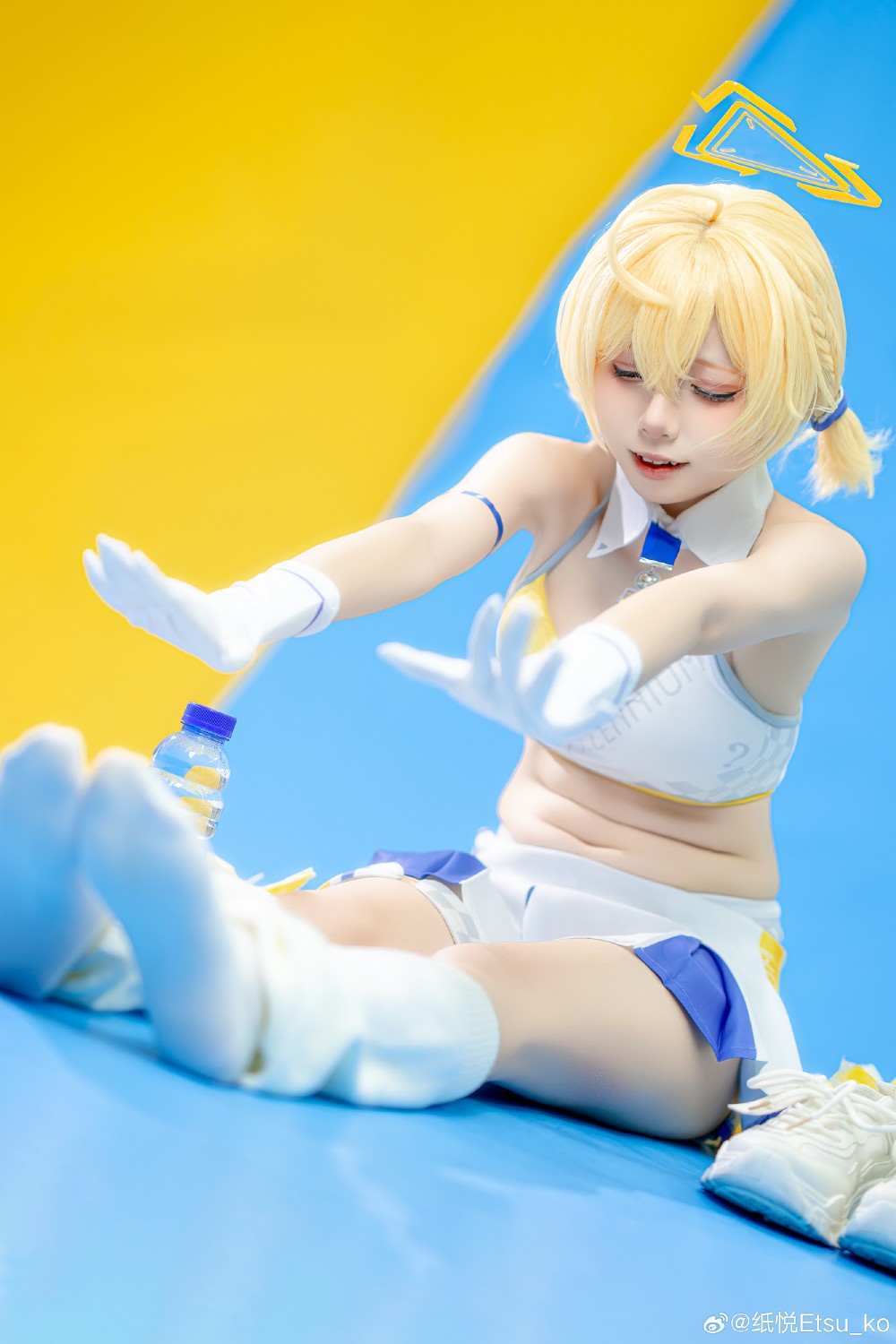 cosplay 诶！？我在最前排吗！？明明是应援人员！？蔚蓝档案 丰见小鸟@纸悦Etsu_ko